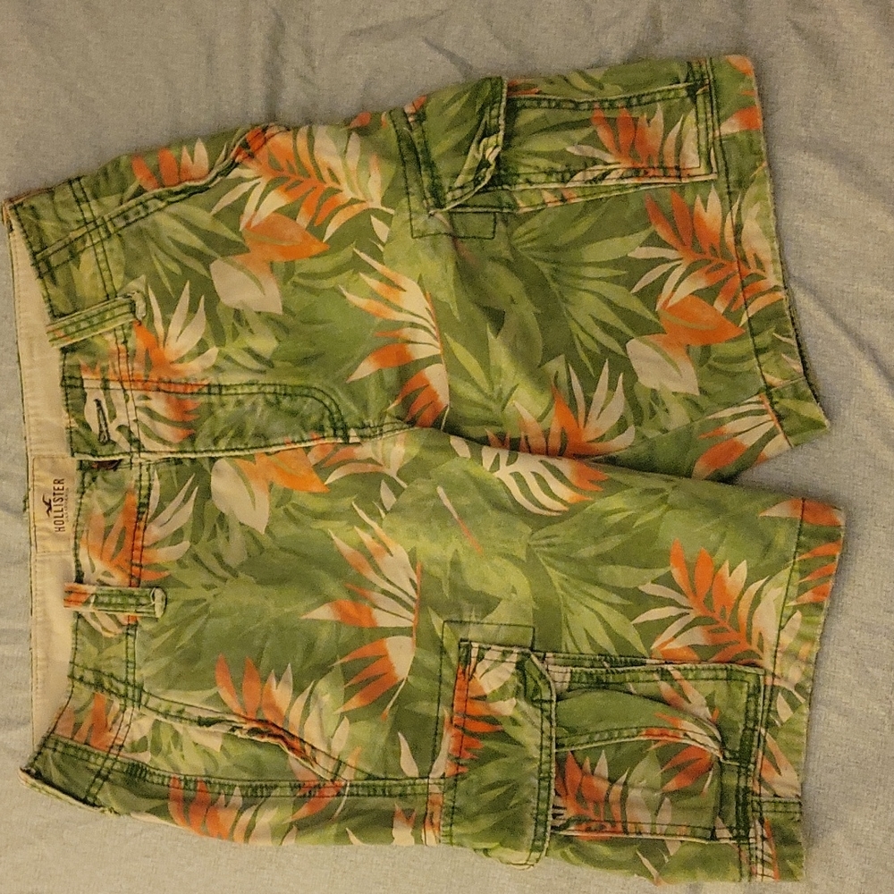 Guys Hollister cargo shorts